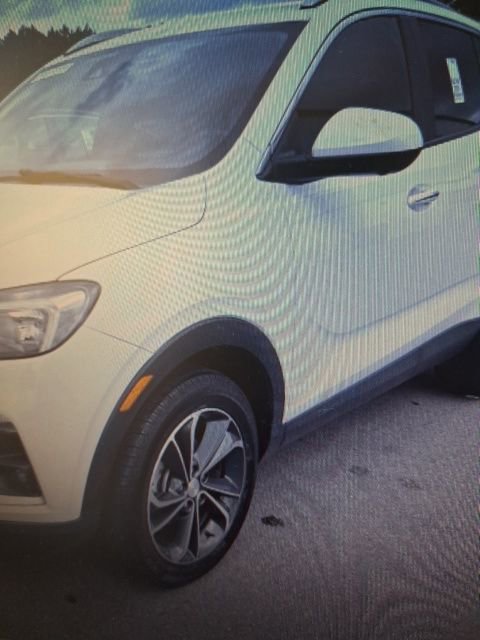 Used 2021 Buick Encore GX Select w/ Advanced Technology Package FWD image 2