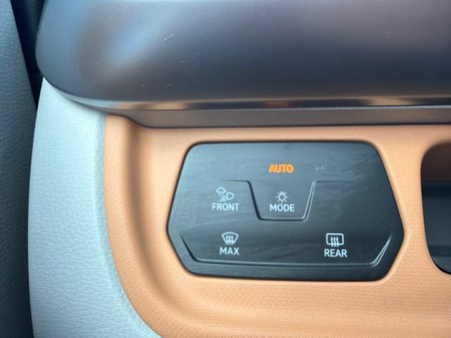 Used 2025 Volkswagen ID. Buzz 1st Edition AWD/4WD image 21