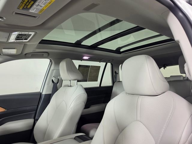 Used 2024 Toyota Grand Highlander AWD Hybrid image 24