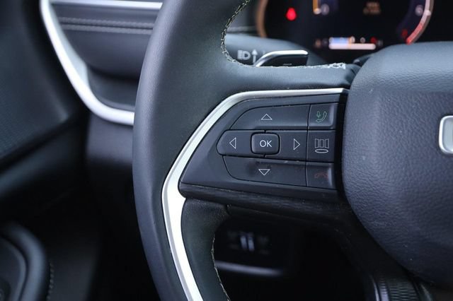 Used 2024 Jeep Grand Cherokee Altitude AWD/4WD image 11