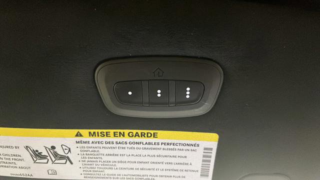 Used 2023 Chrysler Pacifica Pinnacle FWD image 36