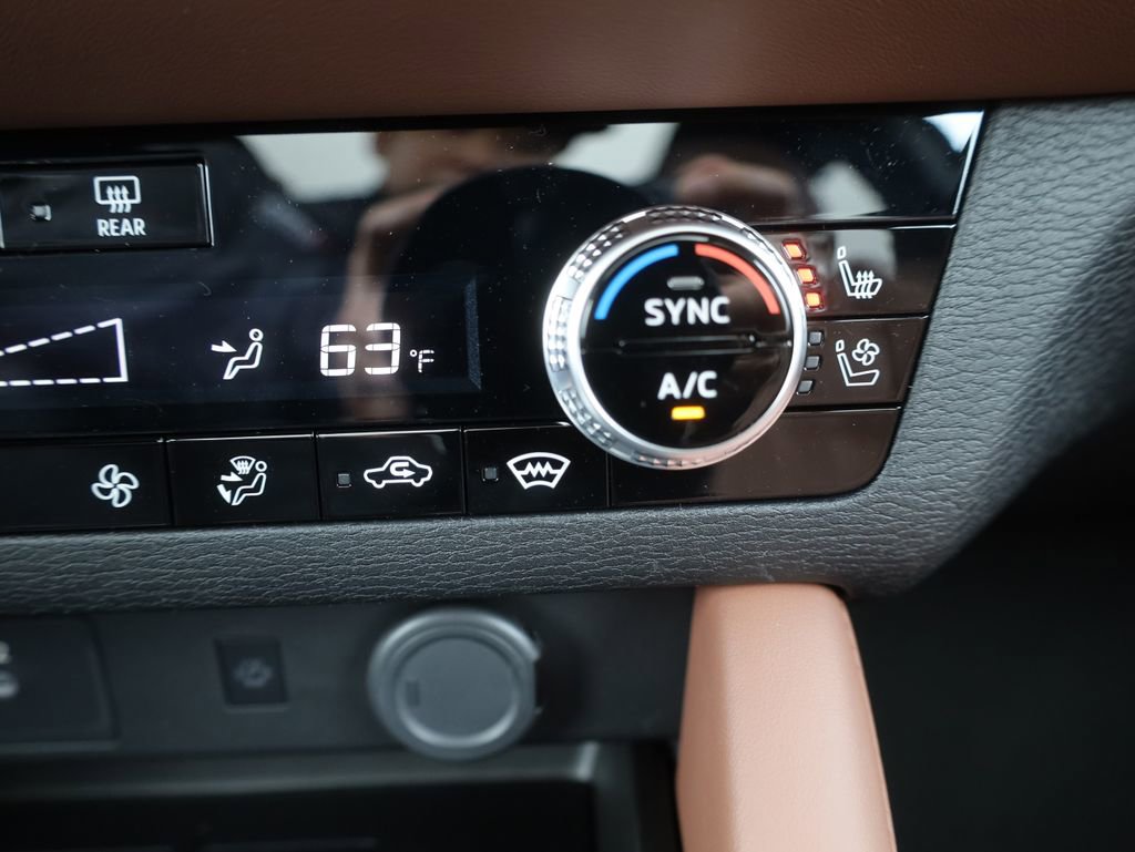 New 2025 Mitsubishi Outlander SEL image 48