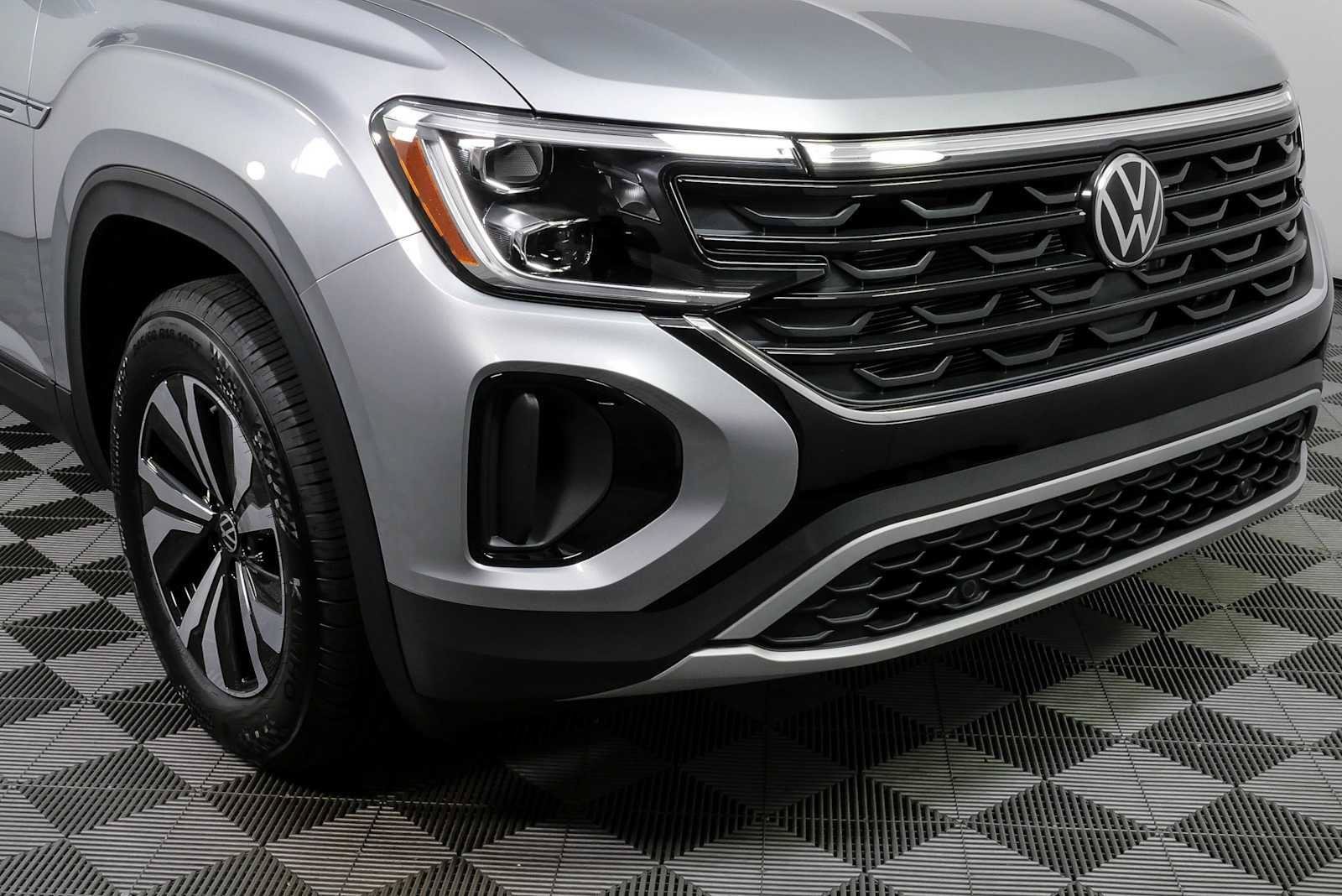 New 2026 Volkswagen Atlas Cross Sport SE FWD image 36