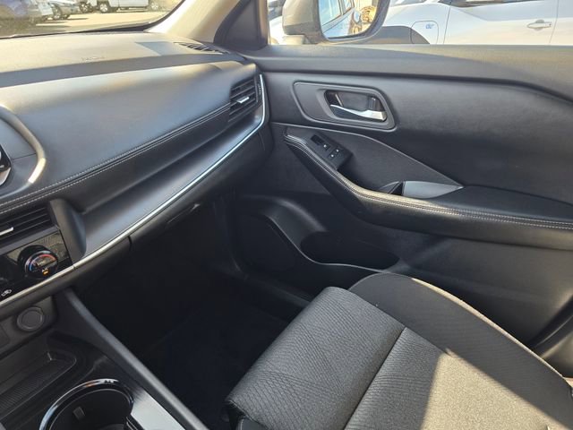 Used 2024 Nissan Rogue SV image 34