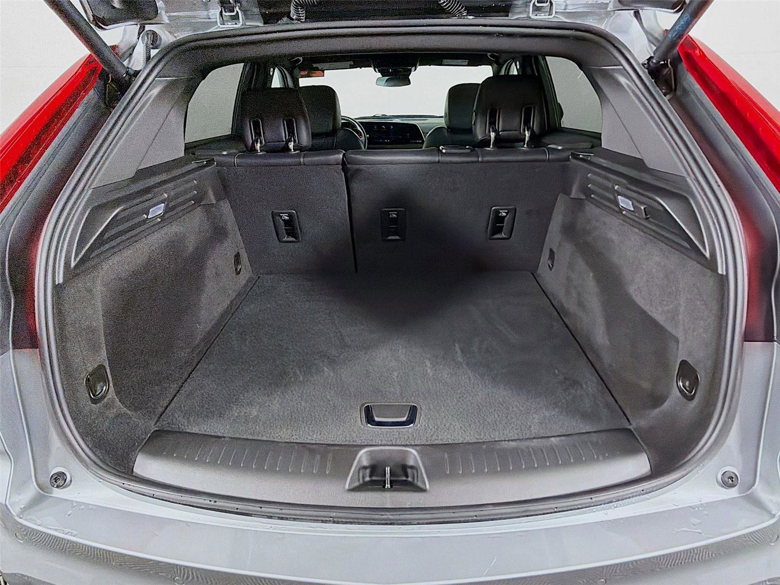 Used 2024 Cadillac XT4 Luxury w/ Cold Weather Package image 24