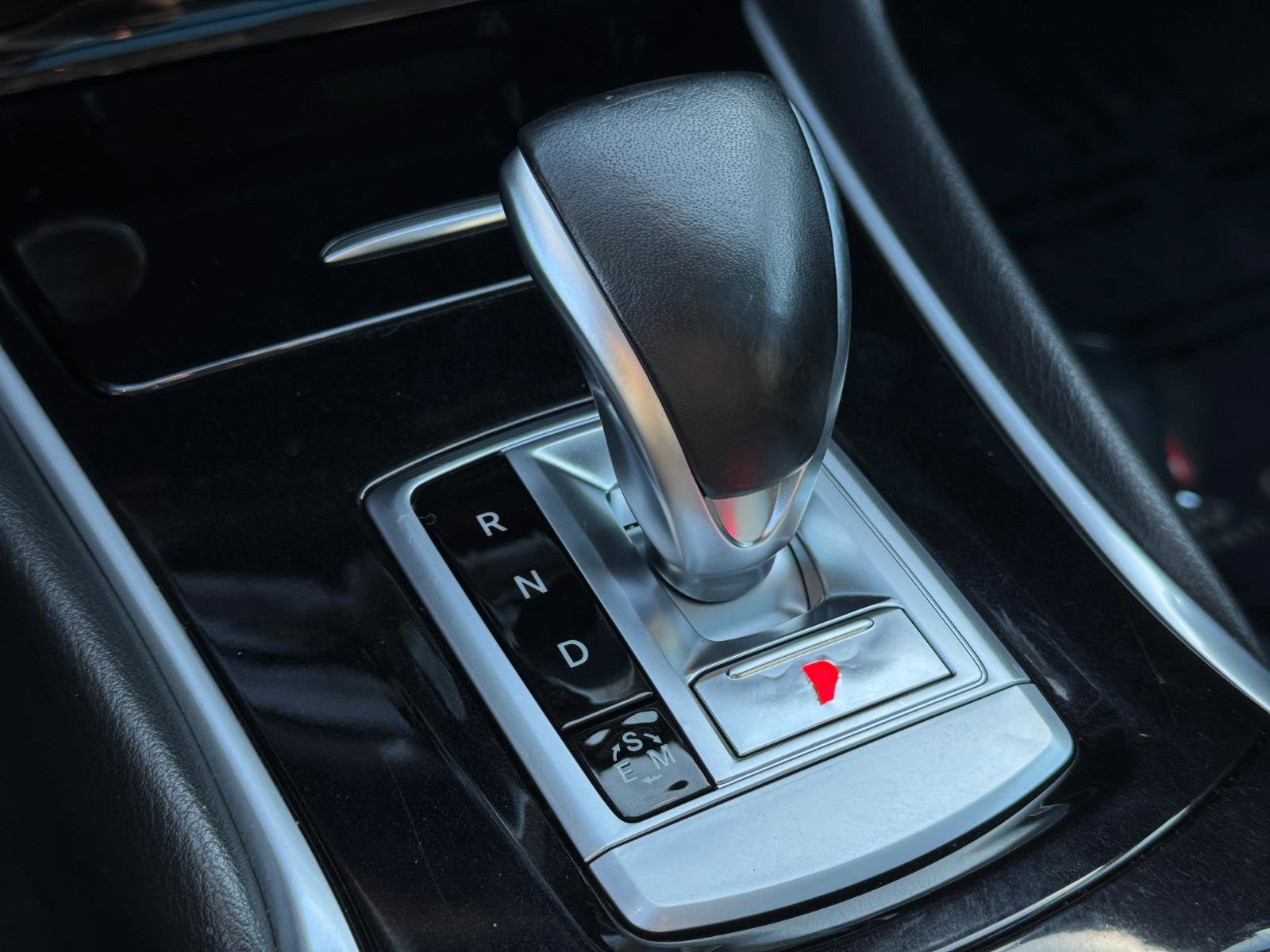 Used 2018 INFINITI QX30 Premium image 18