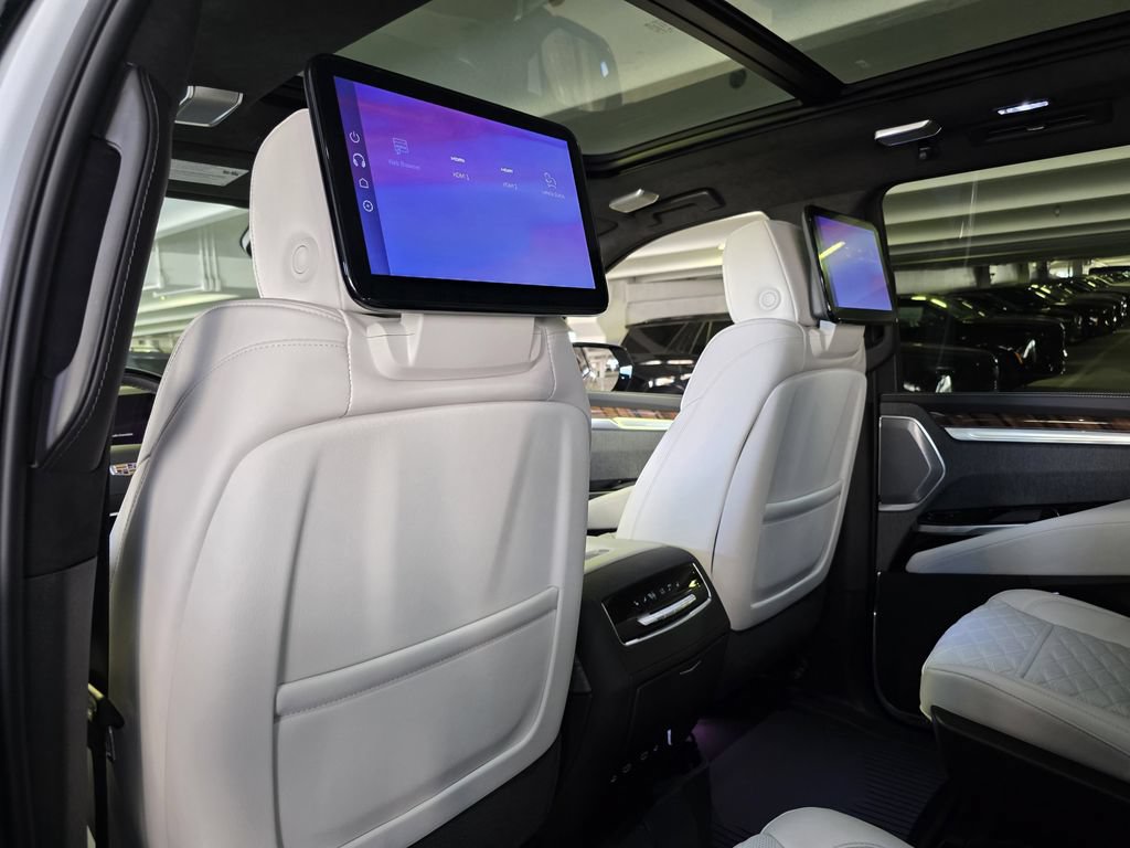 Used 2026 Cadillac Escalade ESV Platinum Sport w/ LPO, ONYX Package AWD/4WD image 12
