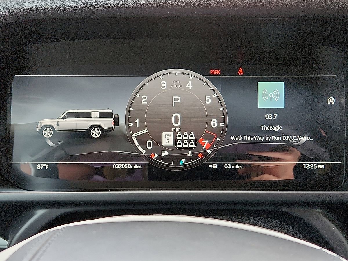 Used 2023 Land Rover Defender 130 First Edition image 10