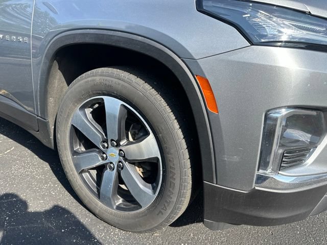 Used 2023 Chevrolet Traverse LT w/ LT Premium Package AWD/4WD image 3