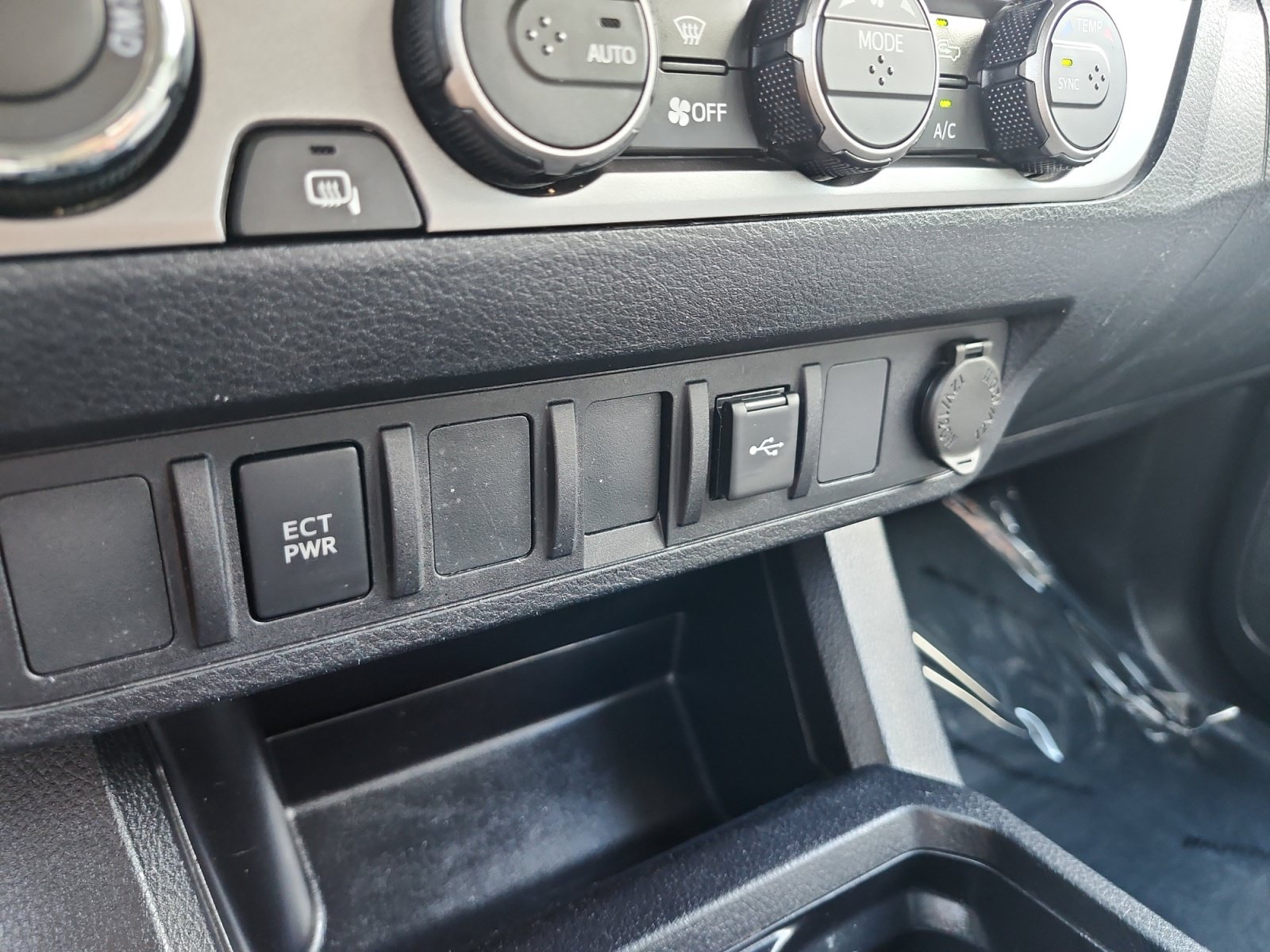 Used 2021 Toyota Tacoma SR AWD/4WD image 19