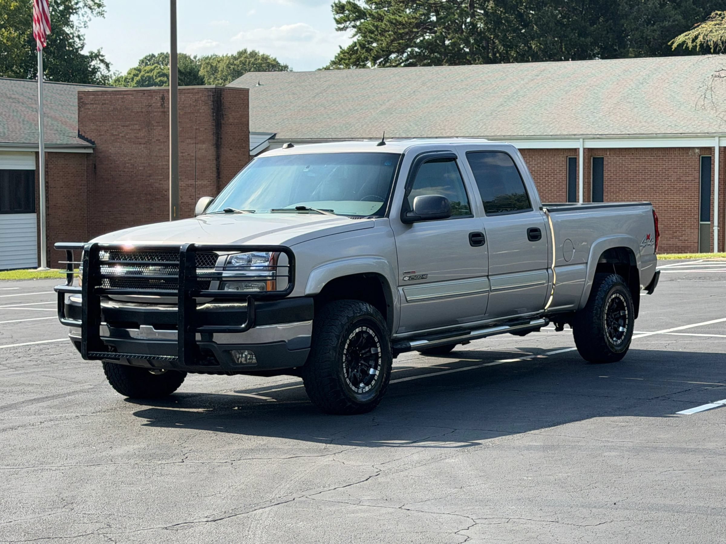 Used 2004 Chevrolet Silverado 2500 LT w/ Heavy-Duty Power Package AWD/4WD image 1