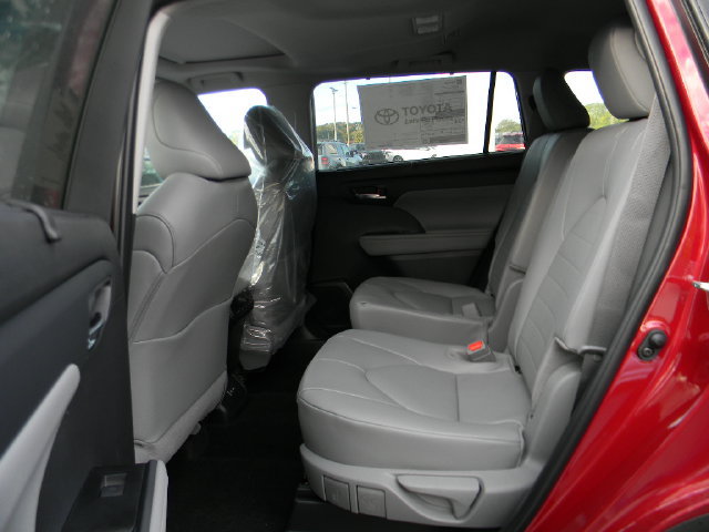 New 2026 Toyota Highlander XLE AWD/4WD image 19