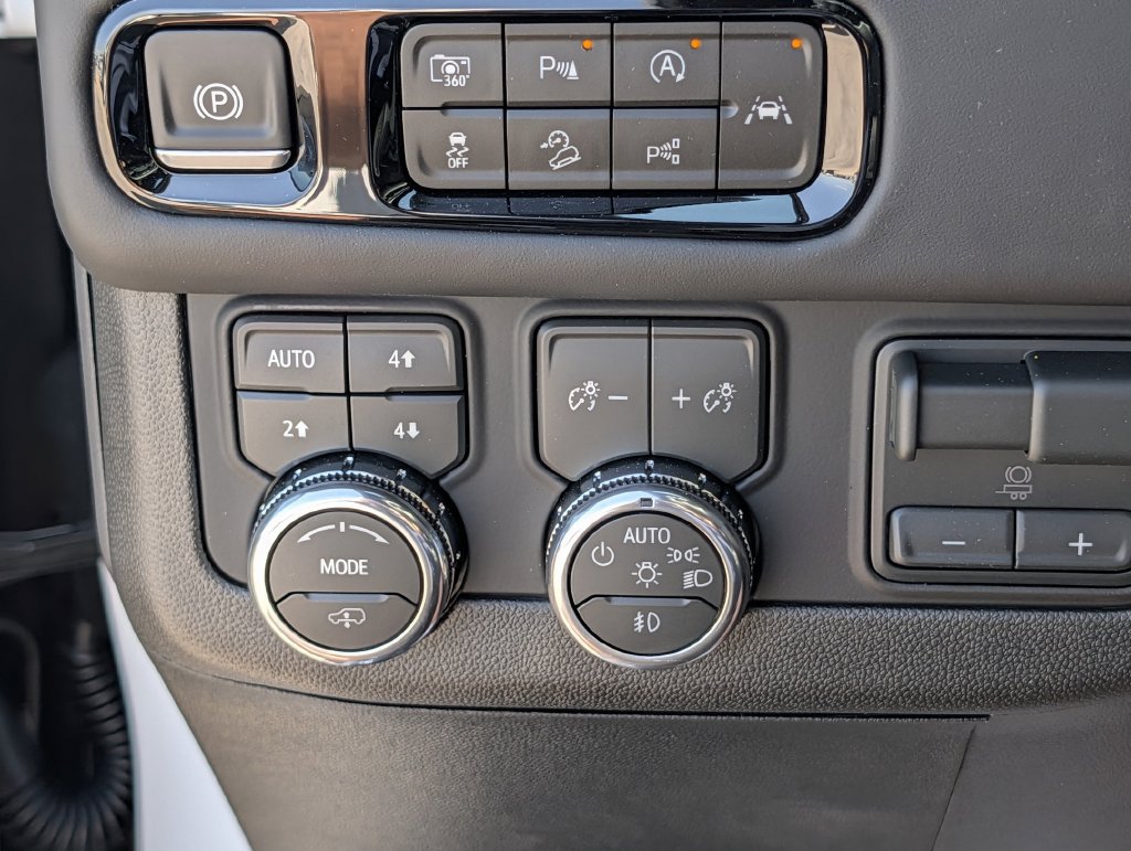 New 2026 GMC Yukon AT4 Ultimate w/ LPO, Floor Liner Package AWD/4WD image 22