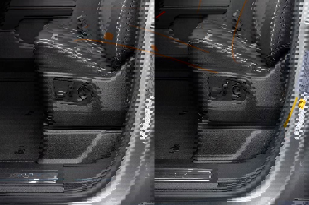 Used 2024 GMC Yukon AT4 w/ AT4 Premium Package image 18