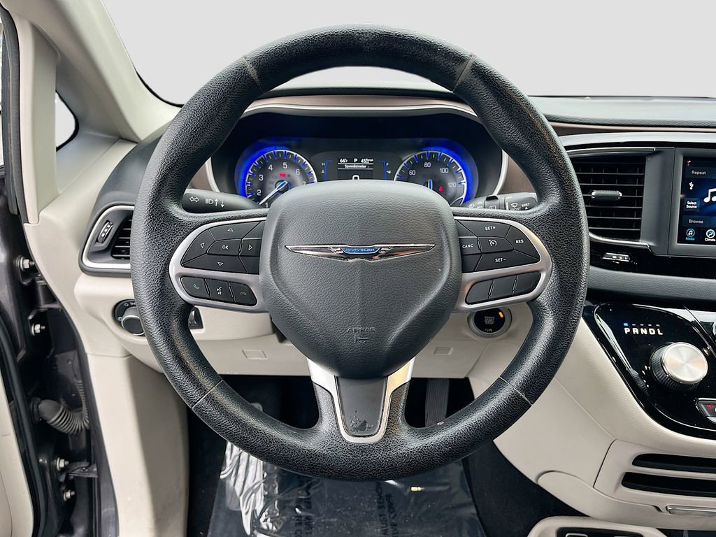 Certified 2020 Chrysler Voyager Lxi image 11