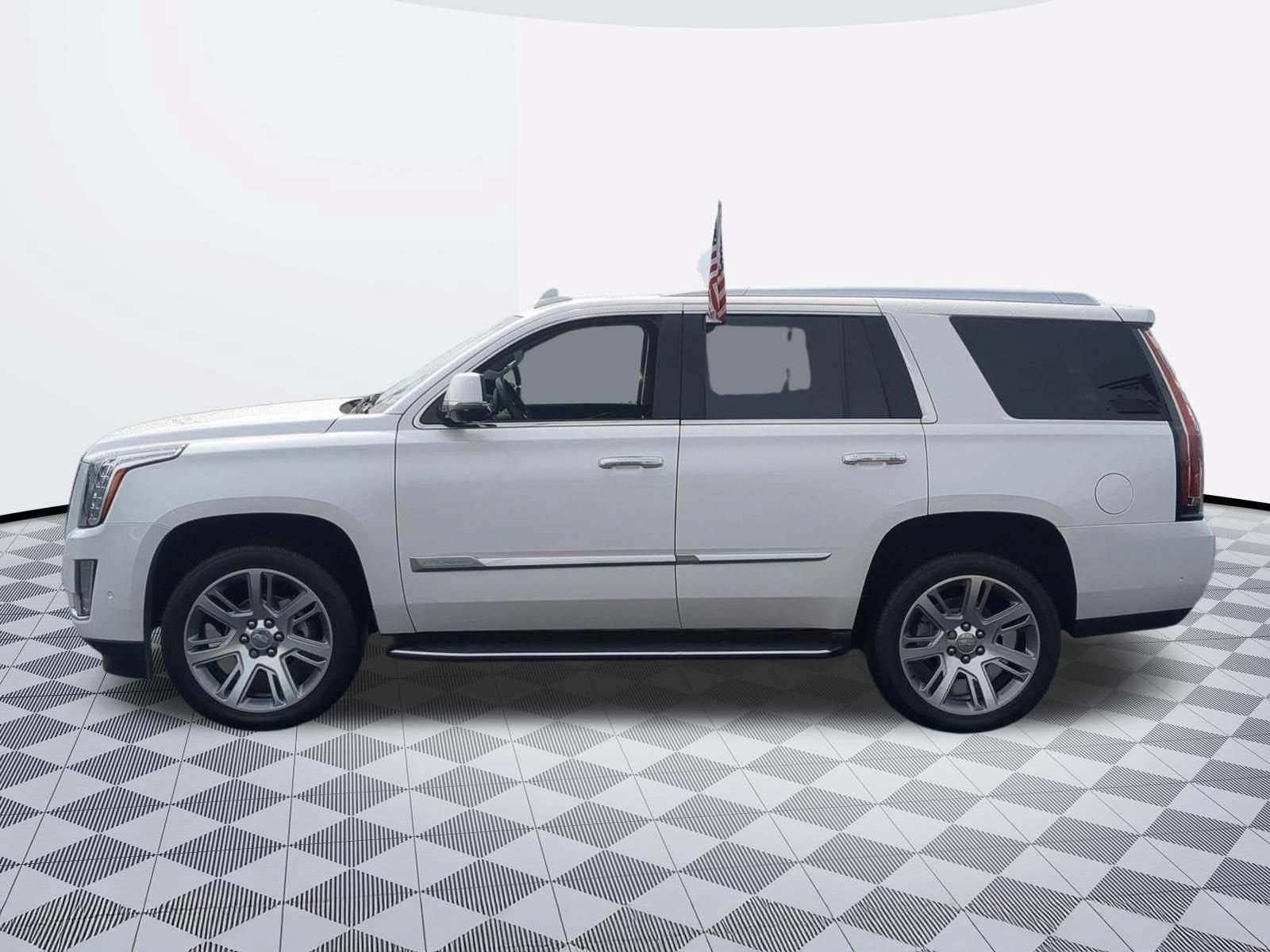 Certified 2020 Cadillac Escalade Luxury AWD/4WD image 3