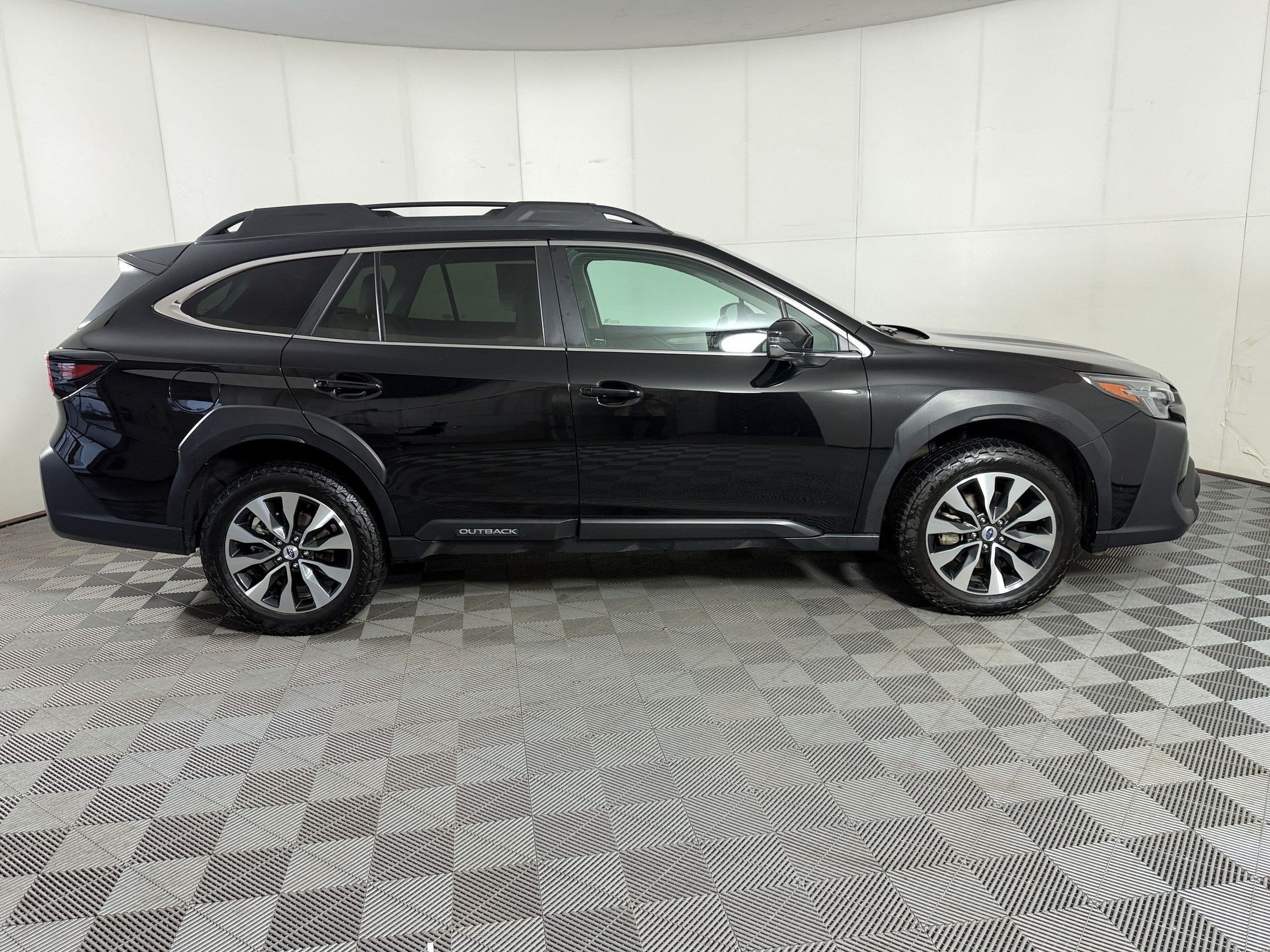Used 2024 Subaru Outback Limited XT AWD/4WD image 8