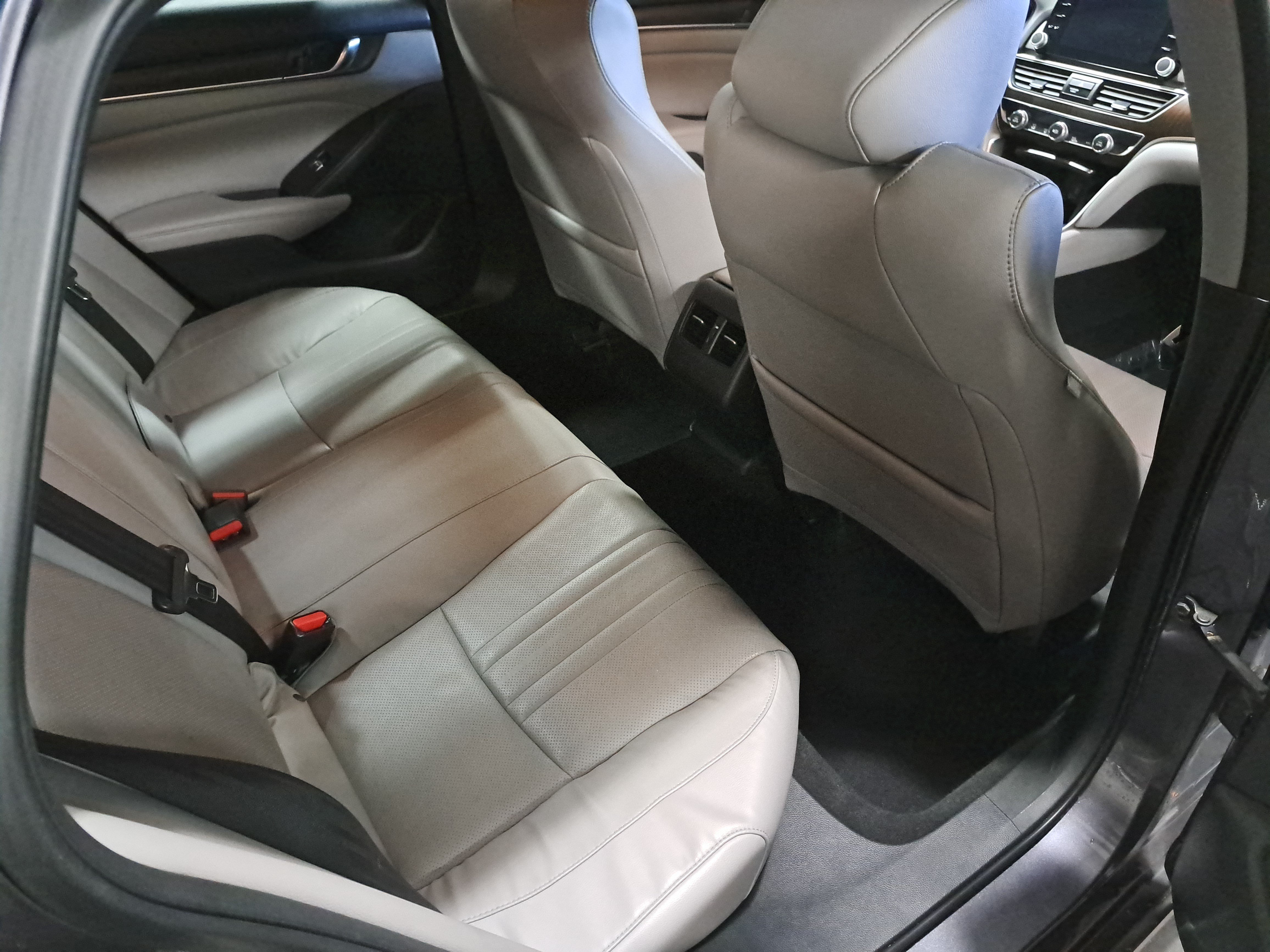Used 2018 Honda Accord EX-L image 11