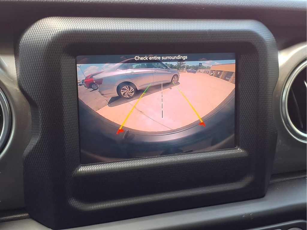 Used 2020 Jeep Wrangler Unlimited Sahara AWD/4WD image 9