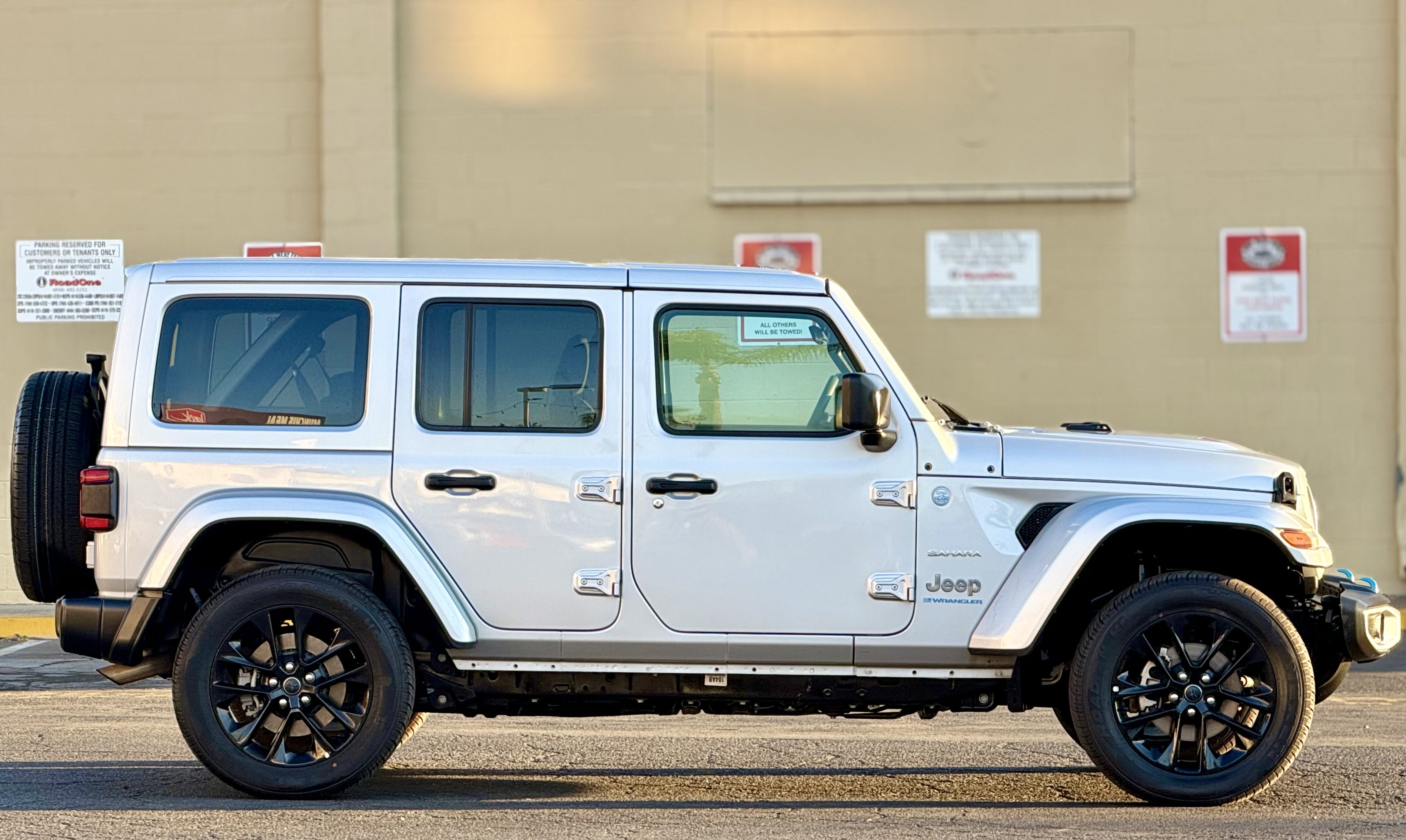 Used 2024 Jeep Wrangler Unlimited Sahara AWD/4WD image 12