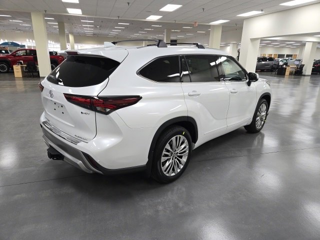 New 2026 Toyota Highlander Platinum image 5