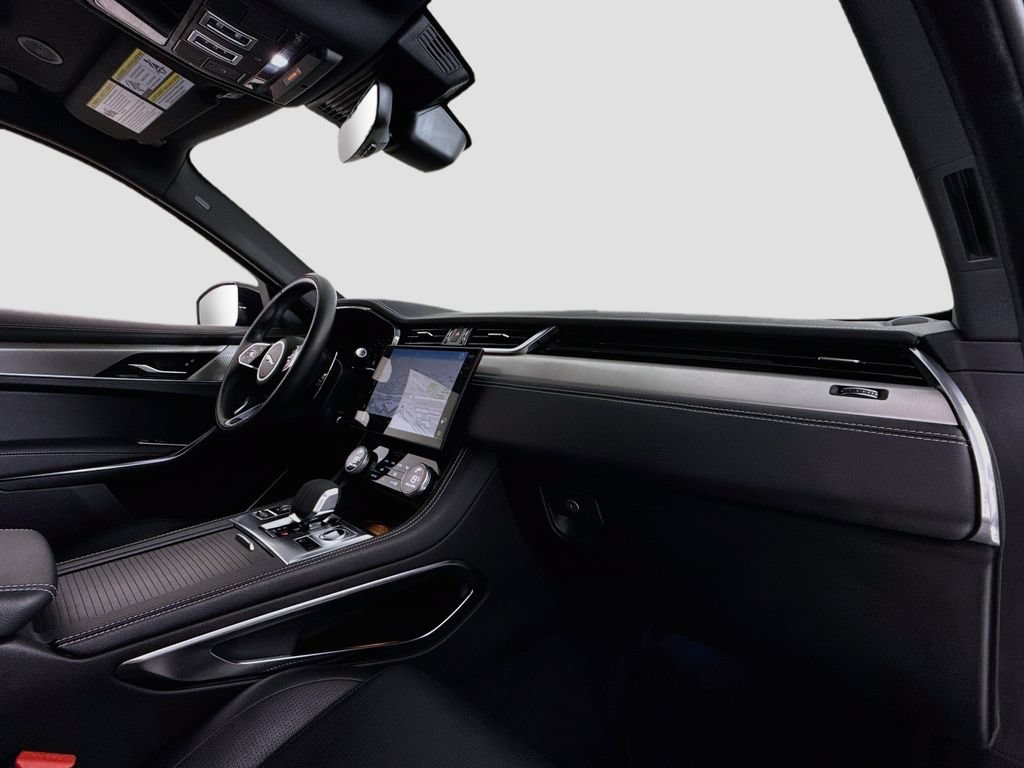 Certified 2025 Jaguar F-PACE R-Dynamic S AWD/4WD image 15