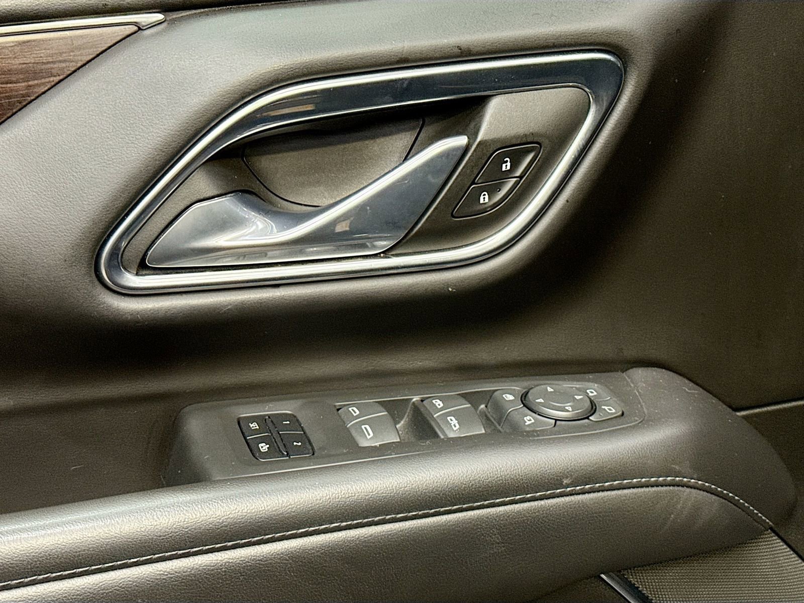 Used 2023 Chevrolet Suburban Z71 w/ Luxury Package image 21