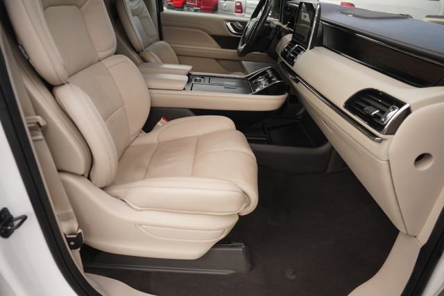 Used 2019 Lincoln Navigator L Reserve image 21