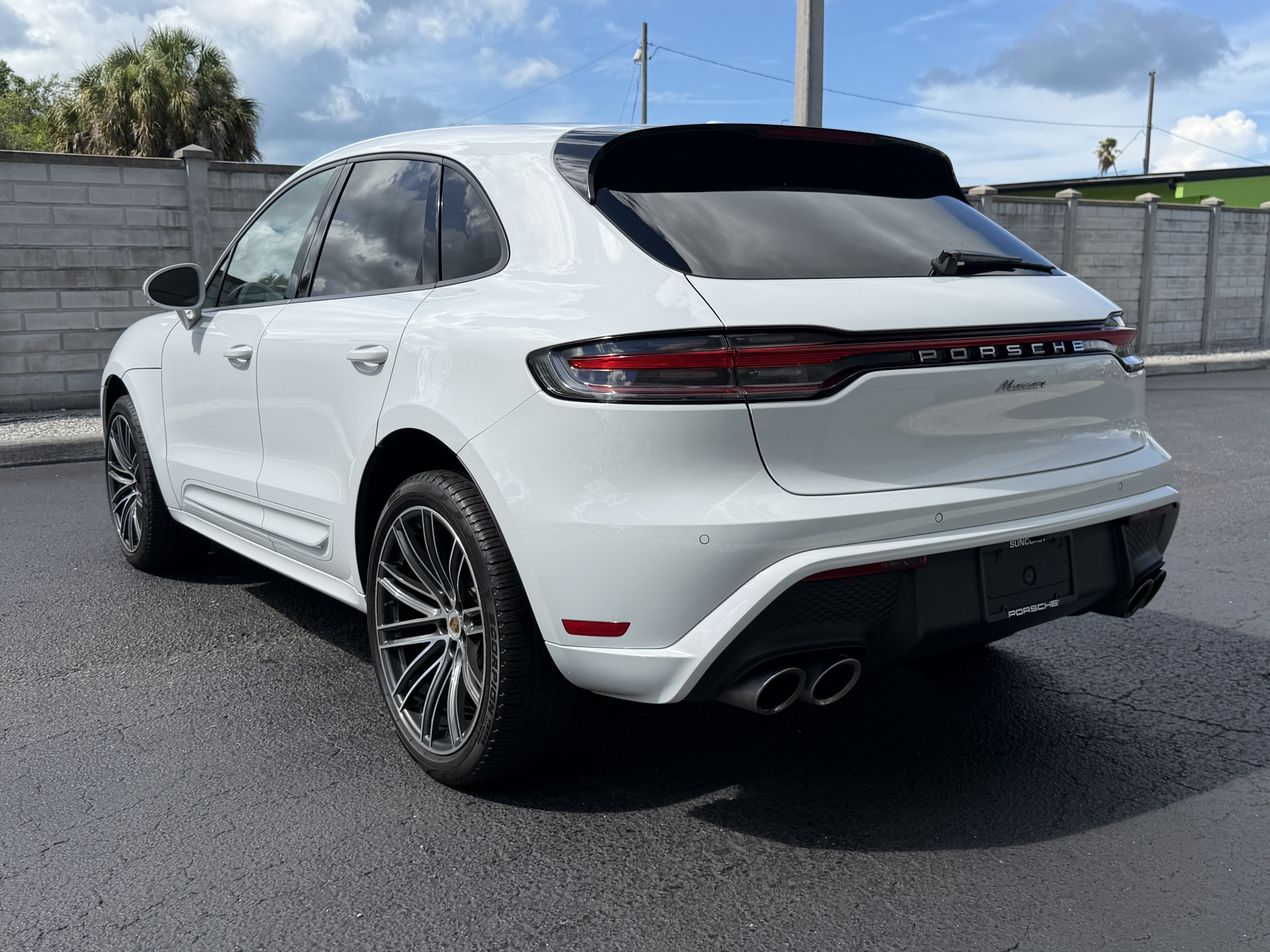 Certified 2024 Porsche Macan AWD/4WD image 3