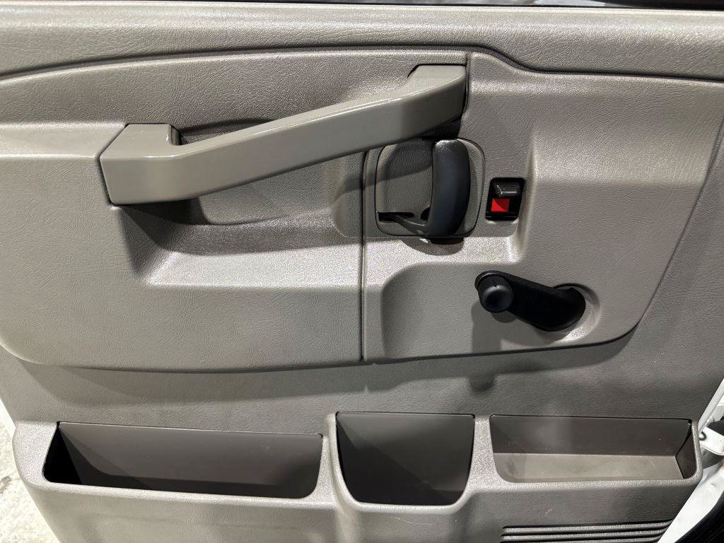 Used 2016 Chevrolet Express 3500 RWD image 14