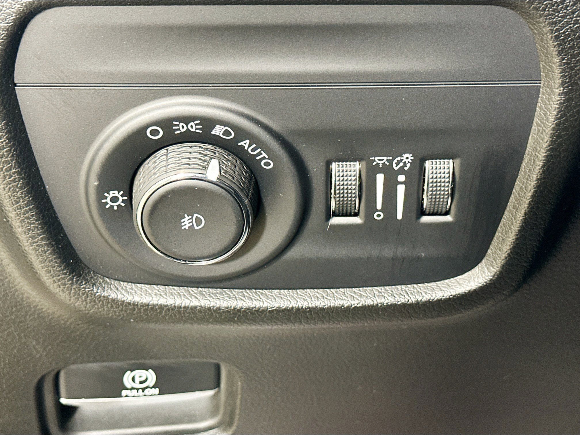 Used 2023 Jeep Grand Cherokee L Overland w/ Luxury Tech Group IV AWD/4WD image 11