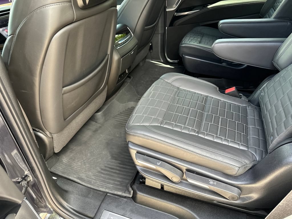 Used 2025 Cadillac Escalade Sport Platinum w/ LPO, ONYX Package RWD image 34