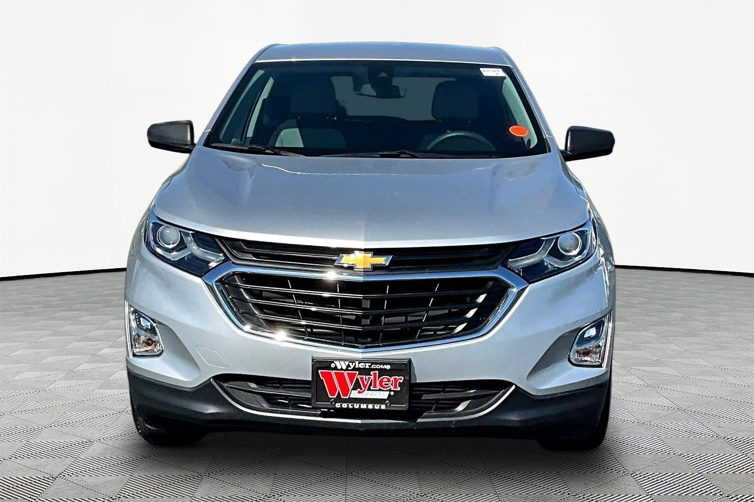 Used 2020 Chevrolet Equinox LS w/ LS Convenience Package FWD image 2