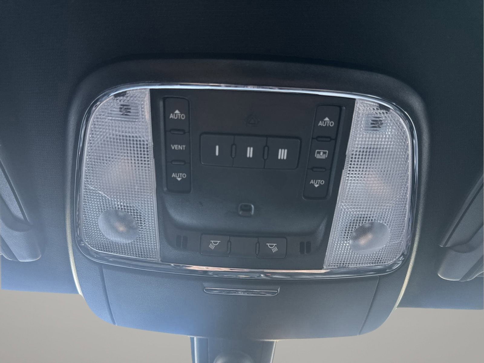 Used 2023 Chrysler 300 S image 19