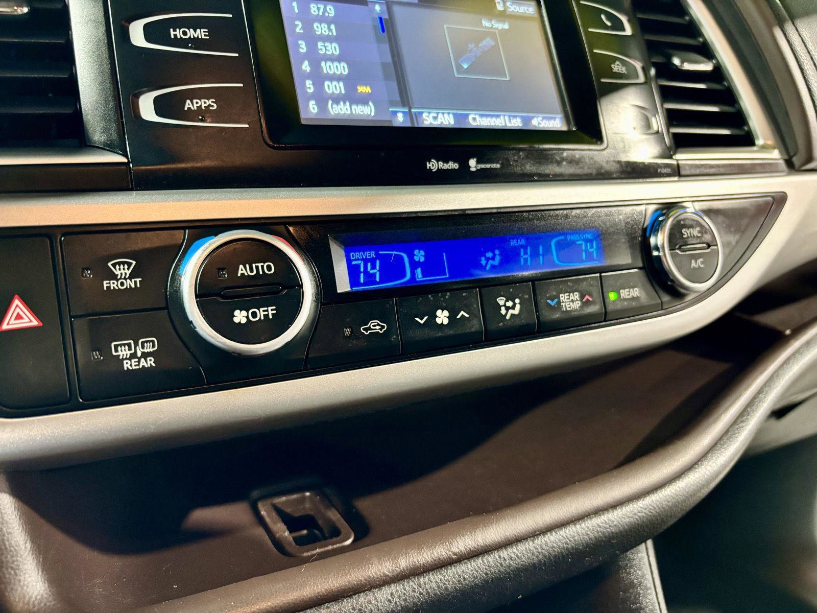 Used 2015 Toyota Highlander Plus image 32