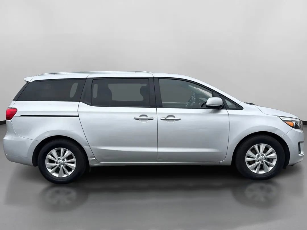 Used 2018 Kia Sedona LX w/ LX Essentials Premium Package image 5