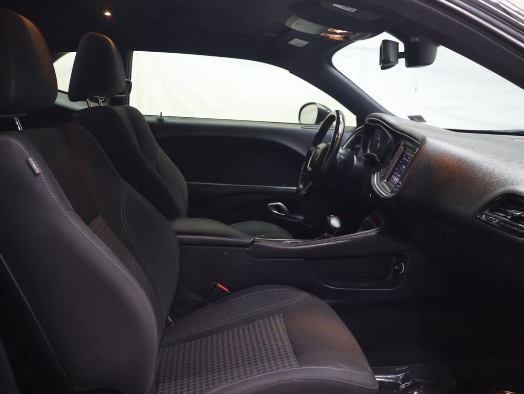 Used 2018 Dodge Challenger R/T RWD image 9