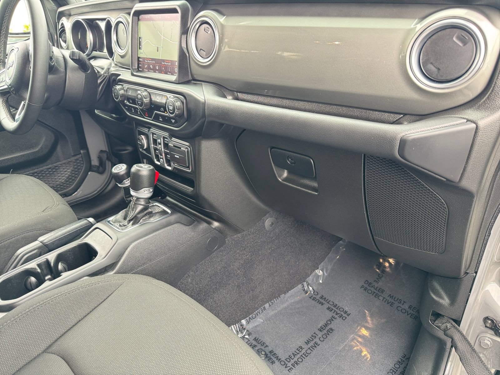 Used 2023 Jeep Wrangler Unlimited Sahara AWD/4WD image 9