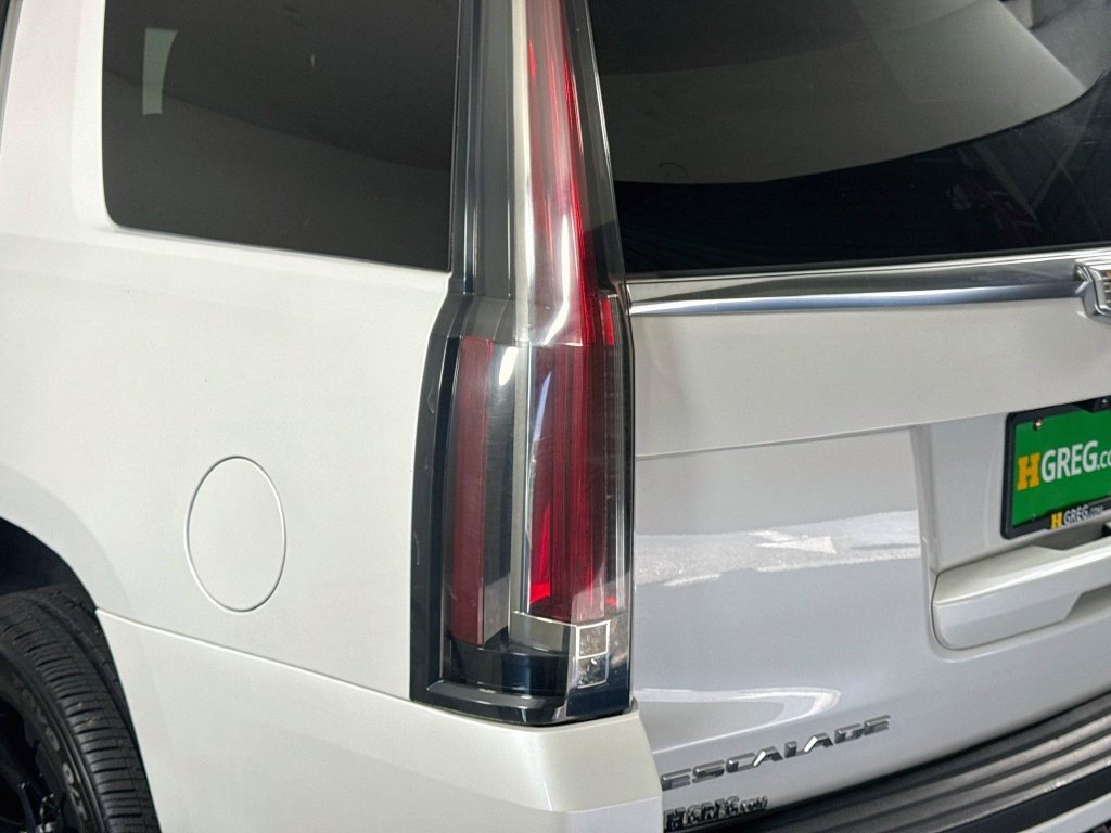 Used 2019 Cadillac Escalade Platinum AWD/4WD image 35