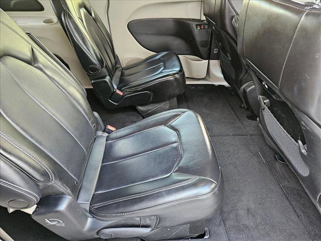 Used 2023 Chrysler Pacifica Touring-L image 18