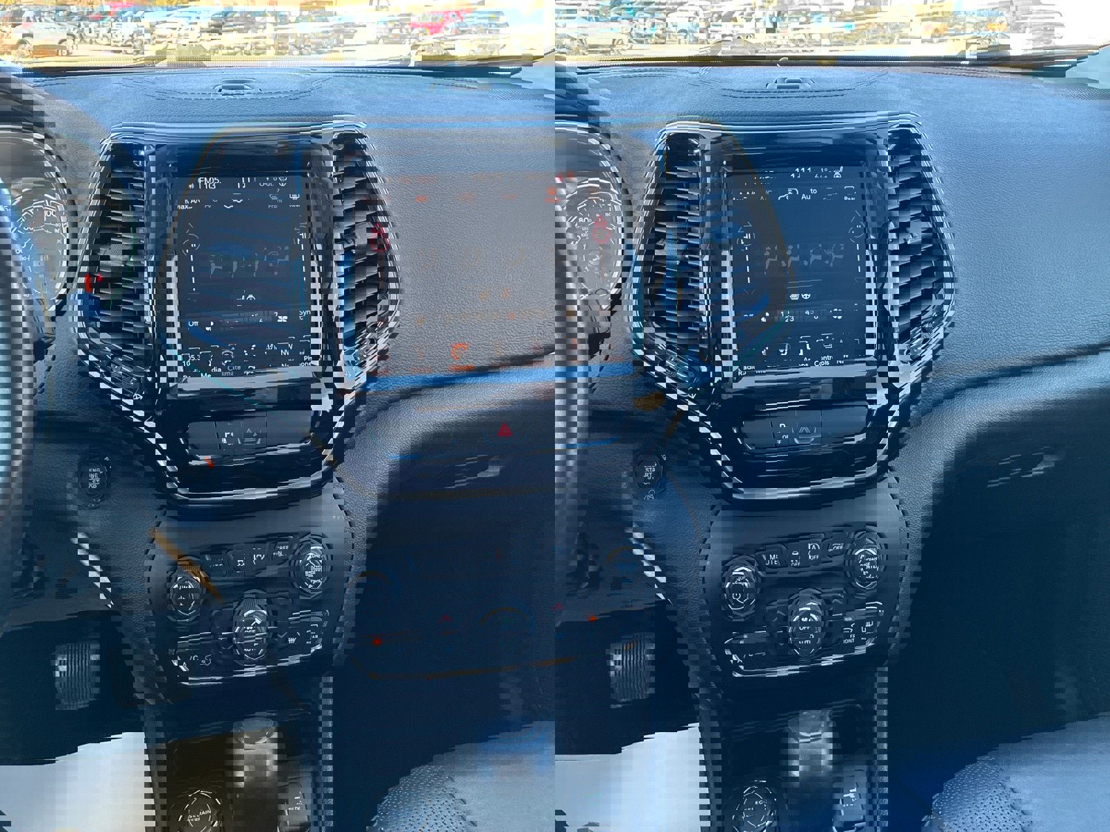 Used 2019 Jeep Cherokee Limited image 18