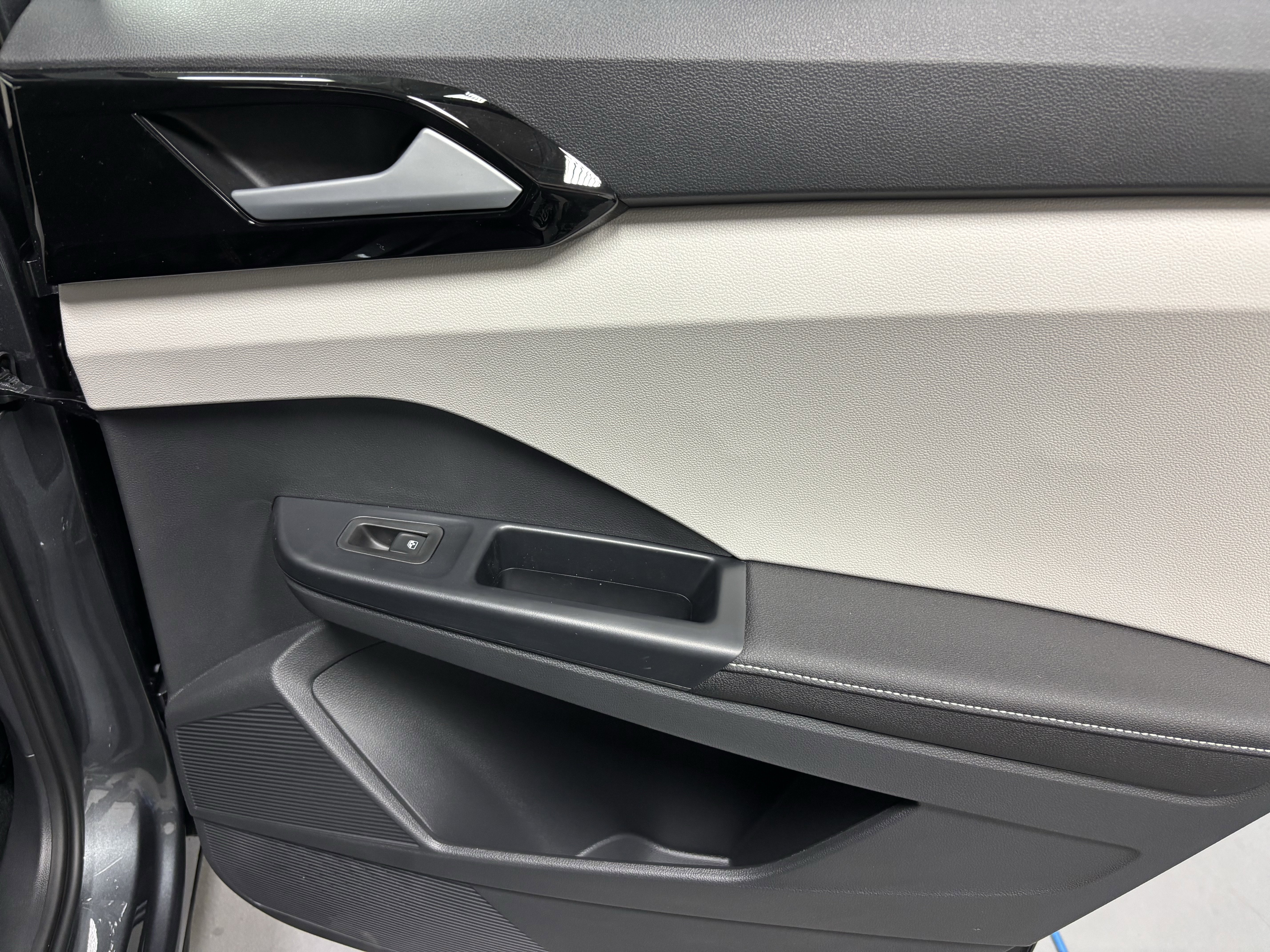 New 2025 Volkswagen Taos S image 13