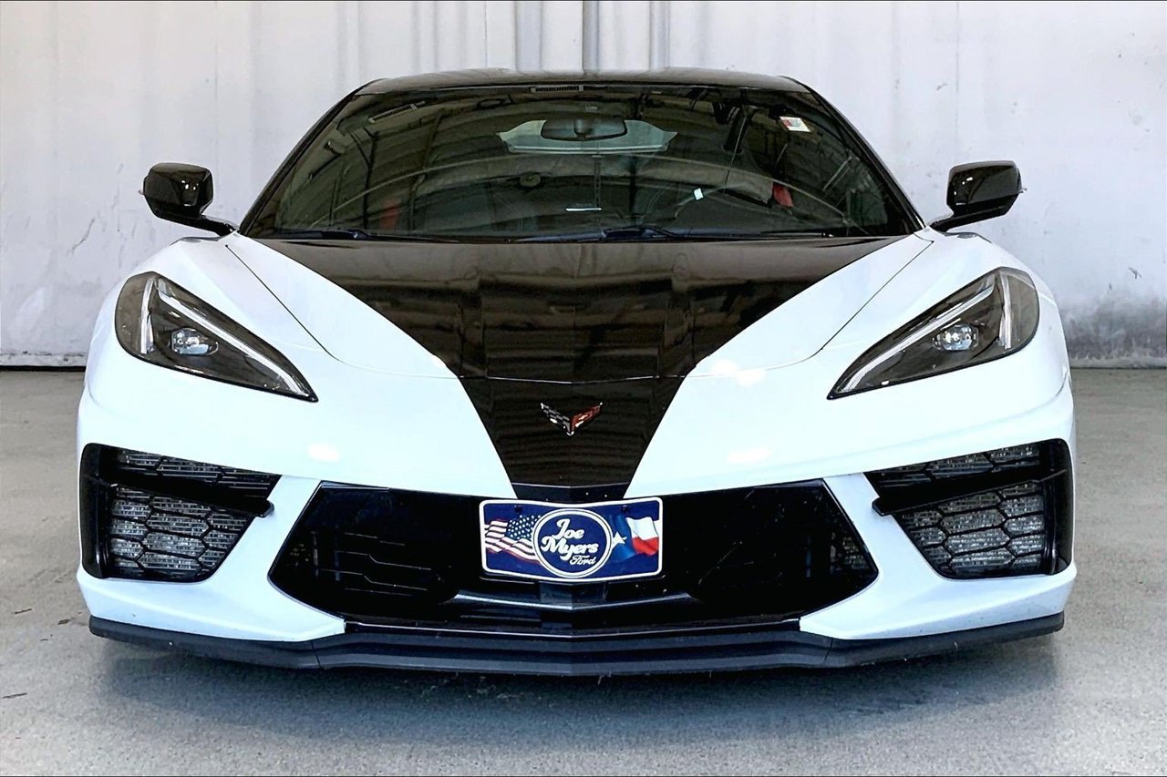 Used 2023 Chevrolet Corvette Stingray Coupe w/ Z51 Performance Package RWD image 2