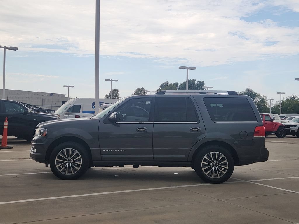 Used 2017 Lincoln Navigator Select RWD image 8