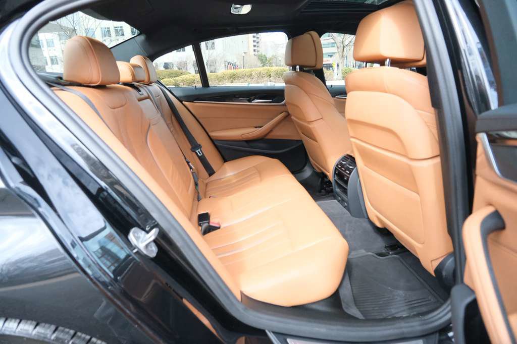 Used 2017 BMW 540i xDrive AWD/4WD image 26