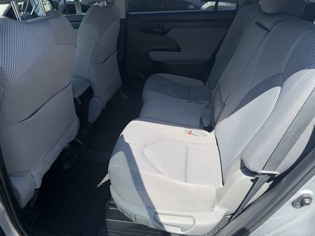 Used 2022 Toyota Highlander LE FWD image 21