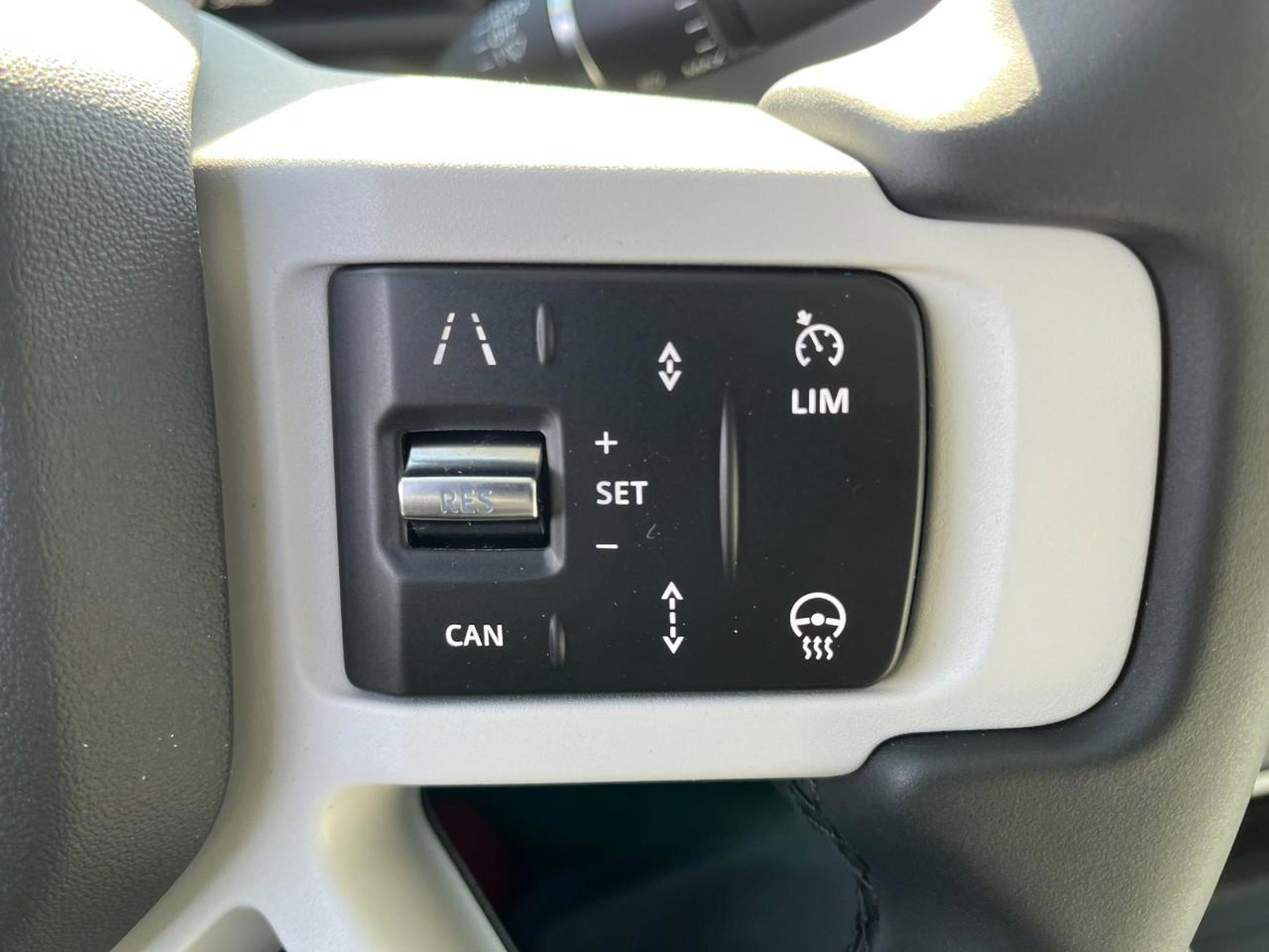 Certified 2025 Land Rover Defender 110 X-Dynamic SE image 22