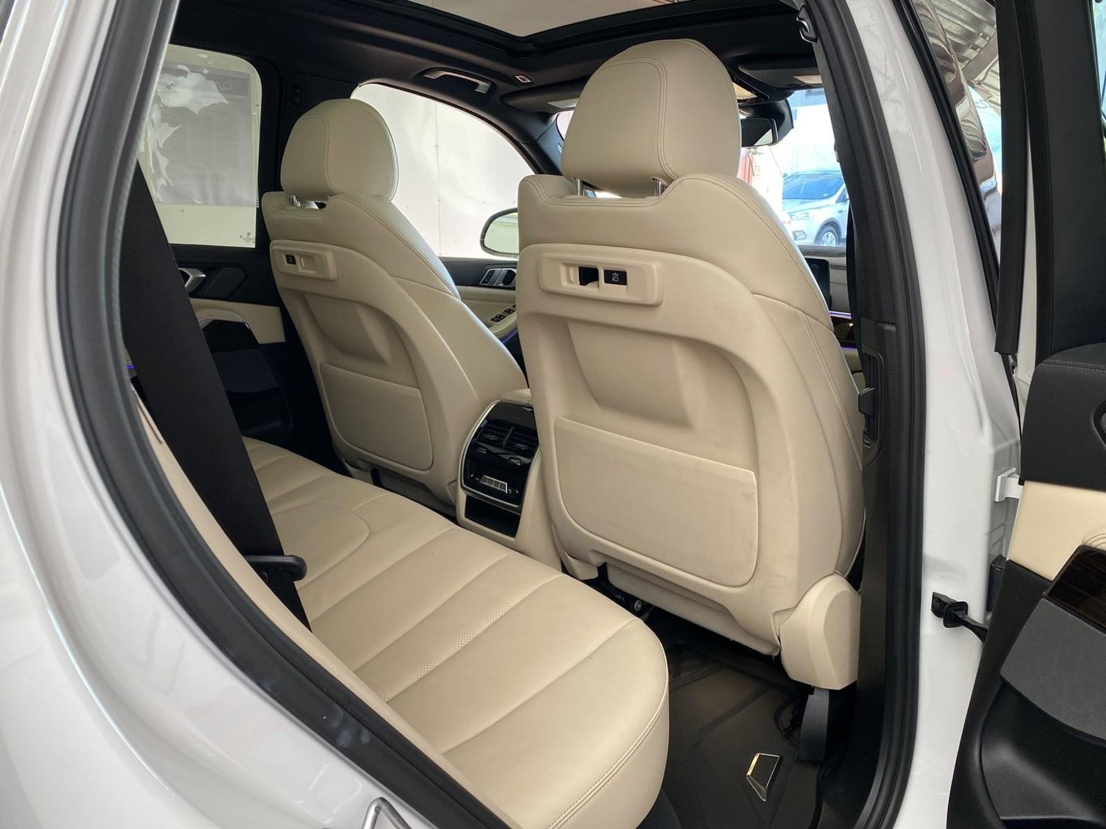 Used 2021 BMW X5 xDrive40i w/ Premium Package image 12