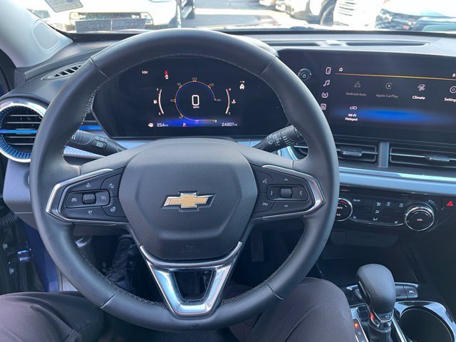 Used 2024 Chevrolet Trax LT w/ LT Convenience Package FWD image 14