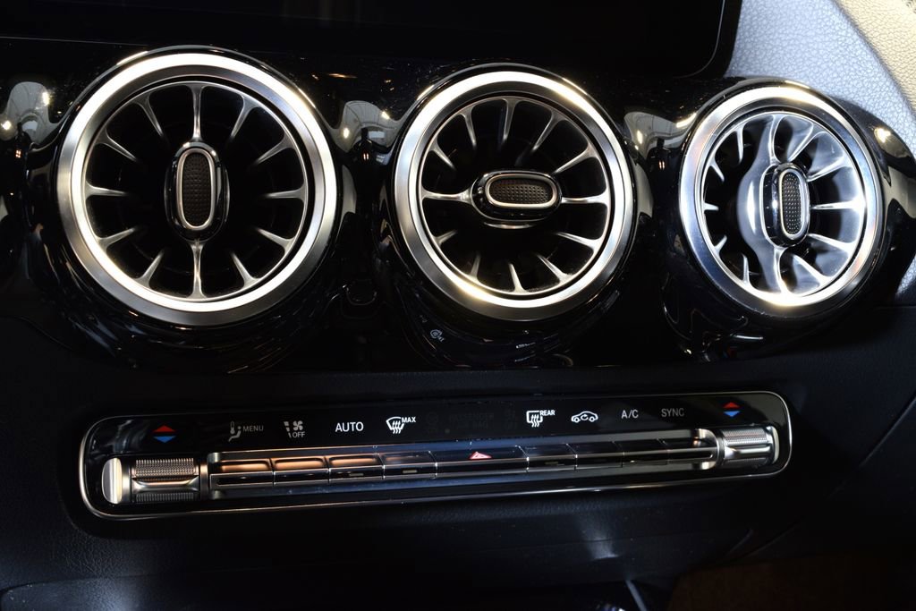 Used 2023 Mercedes-Benz GLA 250 4MATIC image 24